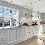 Lovely In With Kitchen Feriehus *
